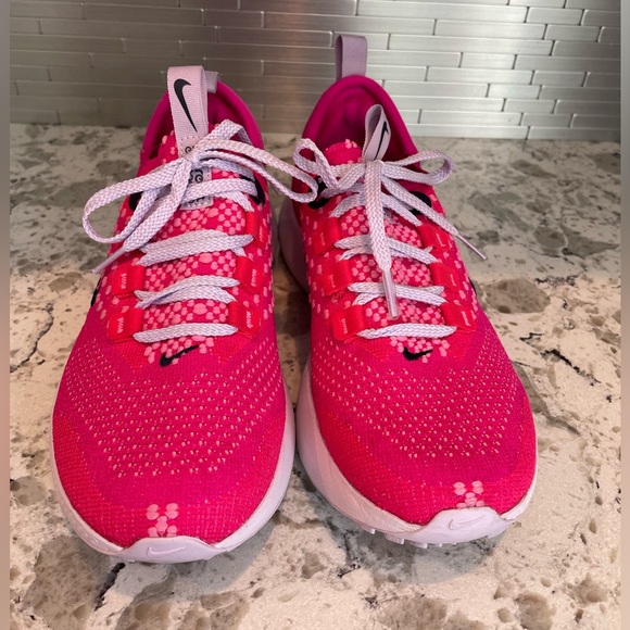 Nike Women’s Escape Run Flyknit Running Shoe - Picture 2 of 7